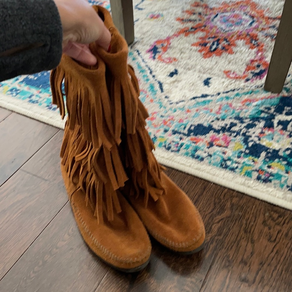 Minnetonka fringe boots worn once for pictures suede size 7